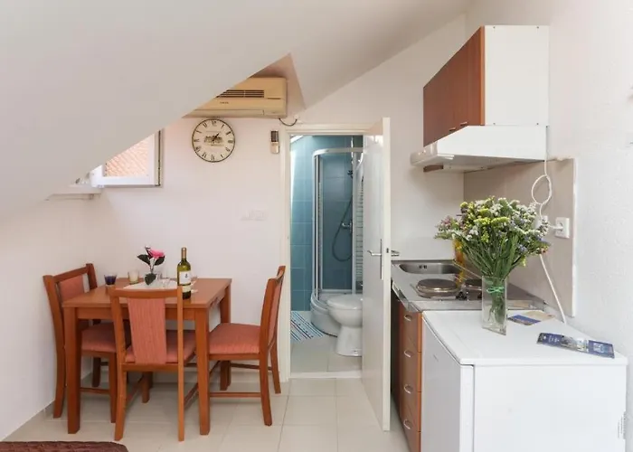 Apartament Larica *