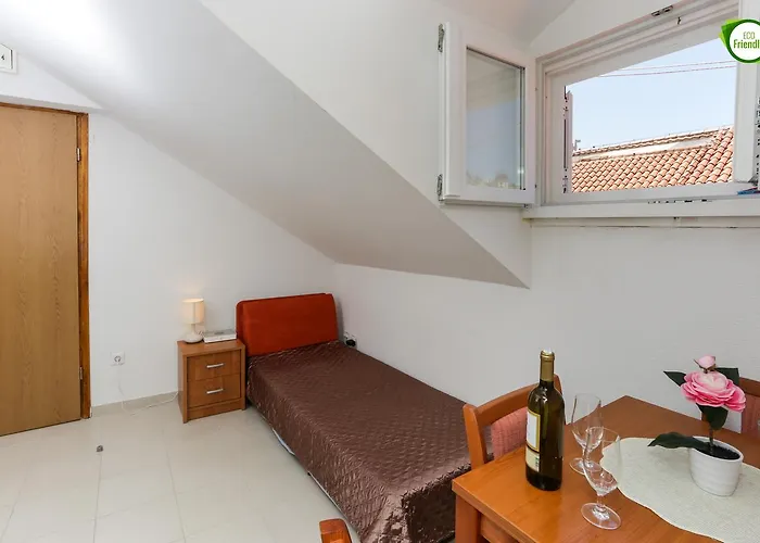Apartament Larica *